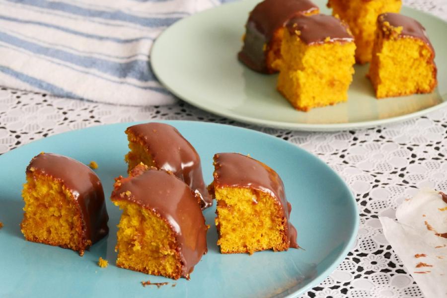 Bolo de cenoura com cobertura de brigadeiro