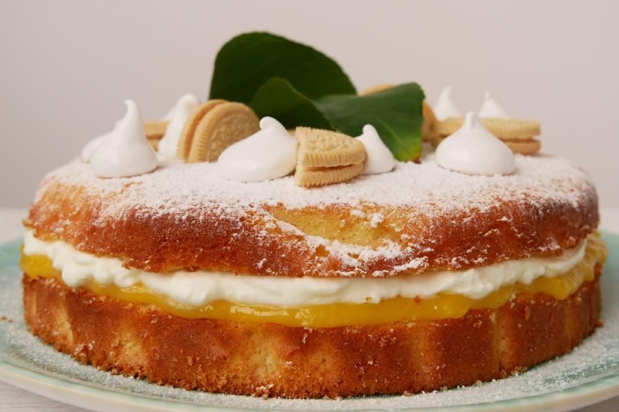 Bolo de limão com curd de limão