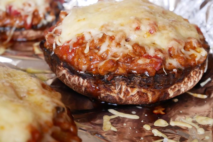 Cogumelos recheados com carne picada