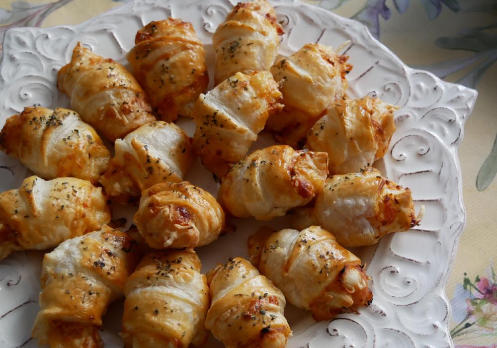 Croissants pizza