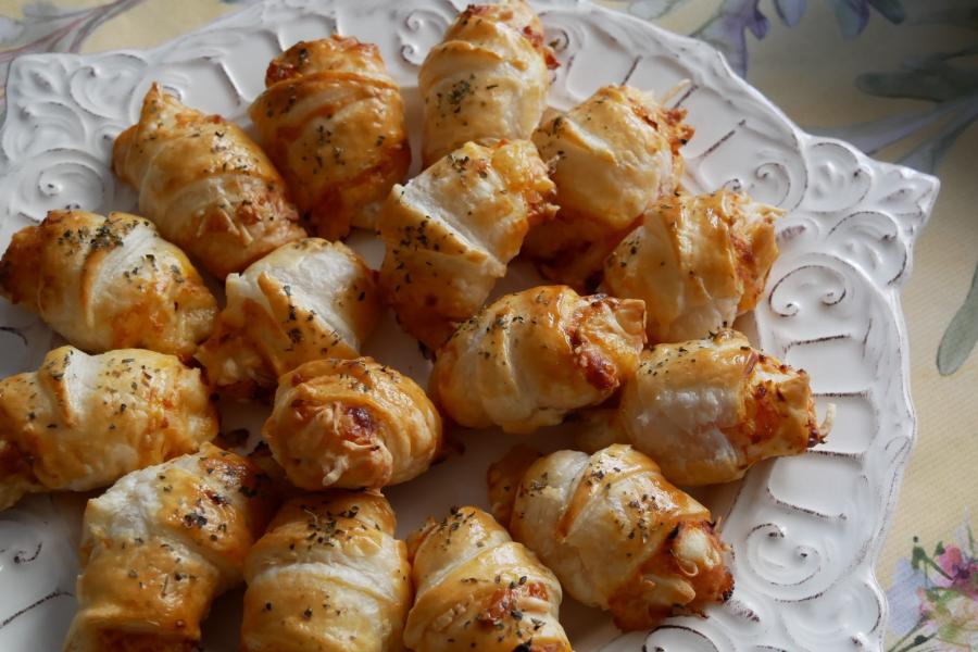 Croissants pizza