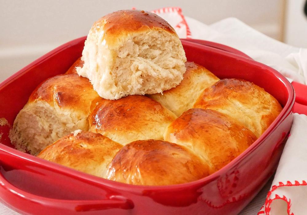 Dinner rolls (Pãezinhos de leite)