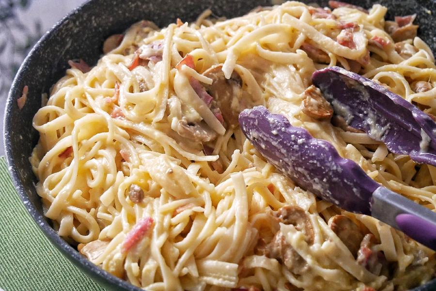 Esparguete à carbonara com cogumelos