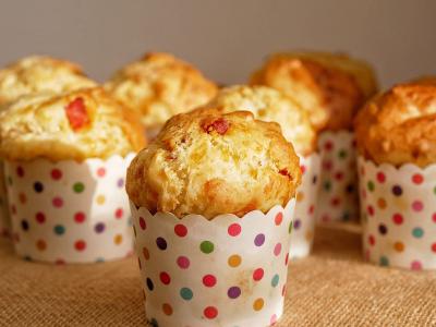 Muffins de chouriço e mozarella