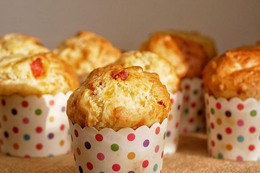 Muffins de chouriço e mozarella