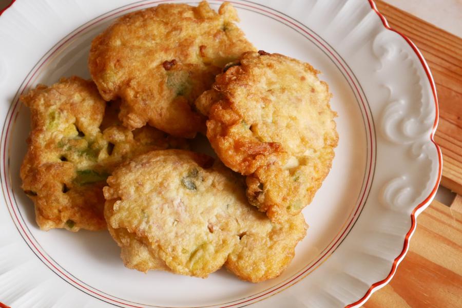 Pataniscas de atum com feijão verde