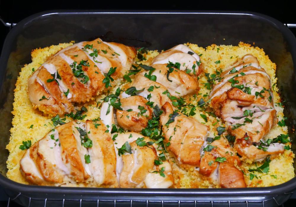 Peitos de frango no forno com couscous