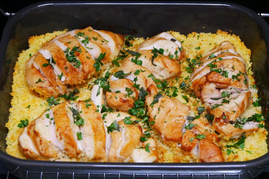 Peitos de frango no forno com couscous