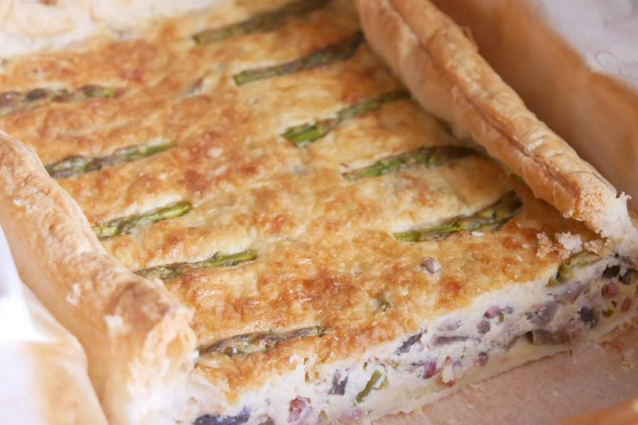 Tarte de cogumelos, espargos e bacon